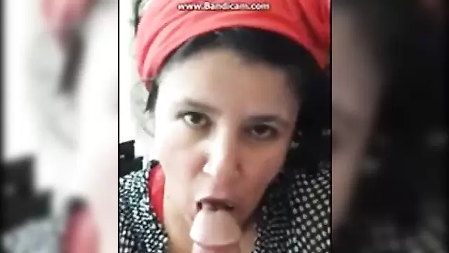 دختر ترک کیر همسایه شو مزه مزه می کنه.